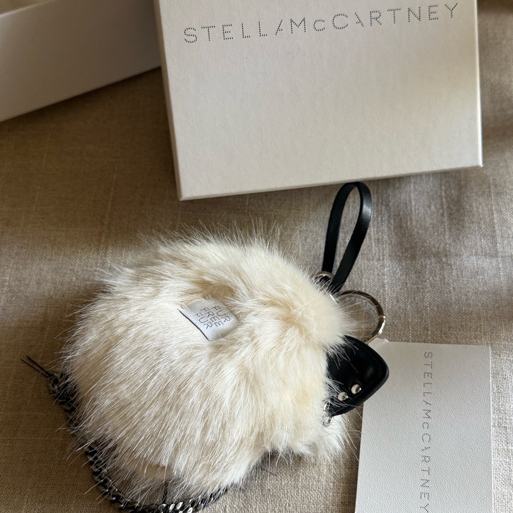 STELLA McCARTNEY “Cool Cat” Faux Fur Monster Puff Bag Charm Key Chain, NWT & Box - Picture 3 of 5
